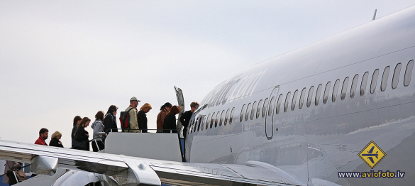 Boeing 737-33V